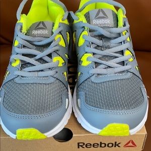 NEW Reebok Run Supreme Kids Shoes, Size 3.5